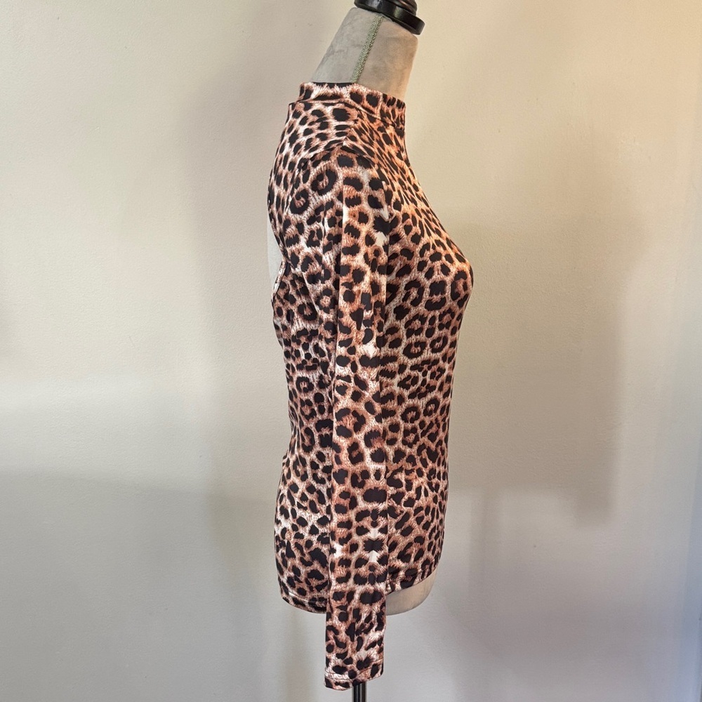 Leopard Print Long Sleeve Women's Top - Picture 4 of 8